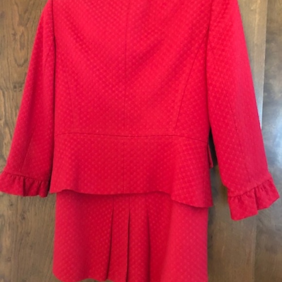 Tahari ASL Woman's Business Suit - Picture 2 of 2